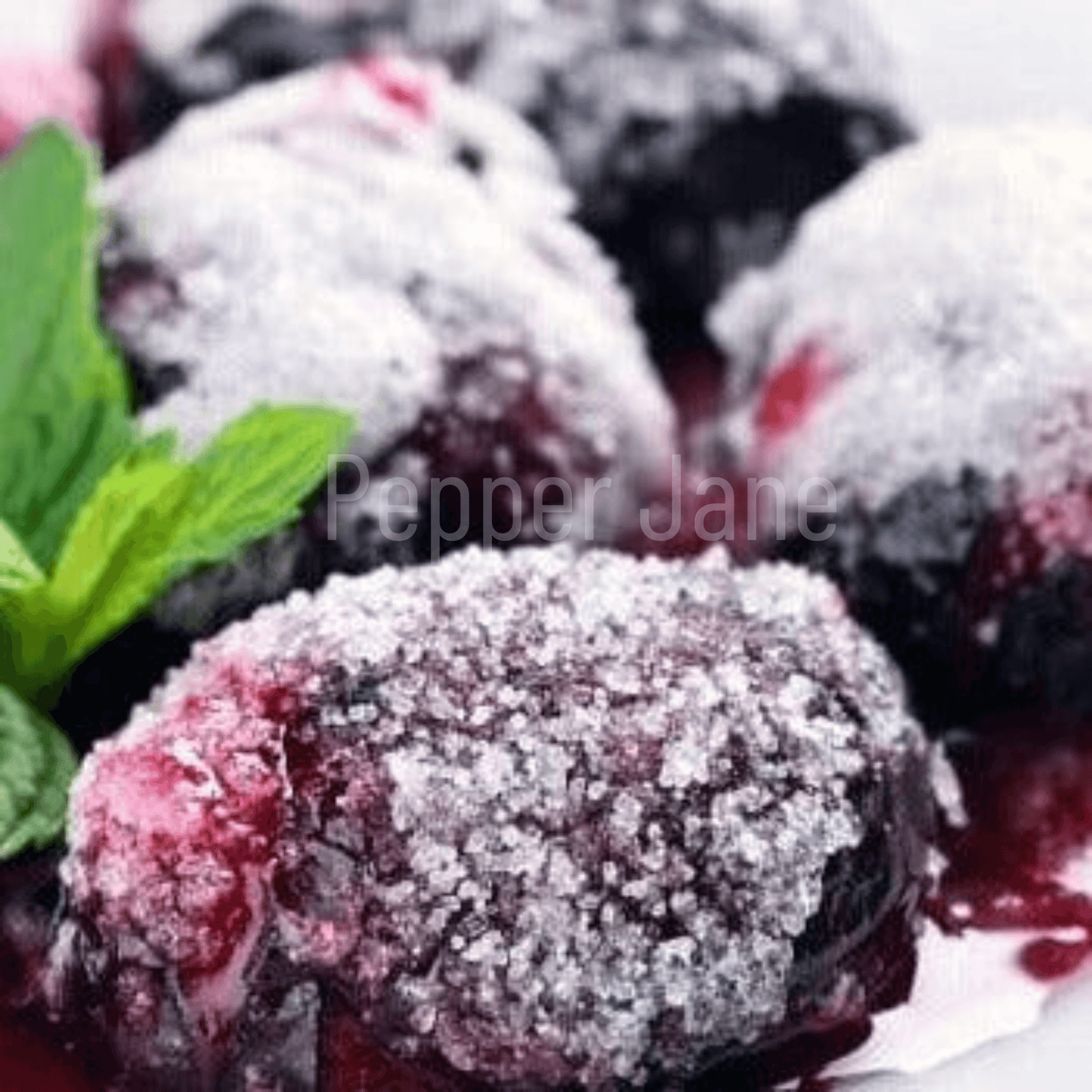 Sugar Plum Fragrance Oil: Festive blend of juicy plums, sugar, and holiday spice.